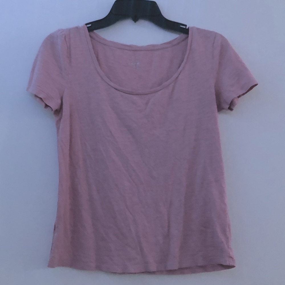Ann Taylor shirt sleeve tee. Size XSP and light pink coloring. Amazingly comfy!